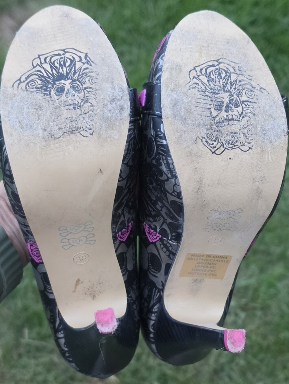 Iron Fist "Muerte Punk" Black Gray Skulls Pink Roses Stud Peep-Toe Heels Size 7 - Picture 7 of 7